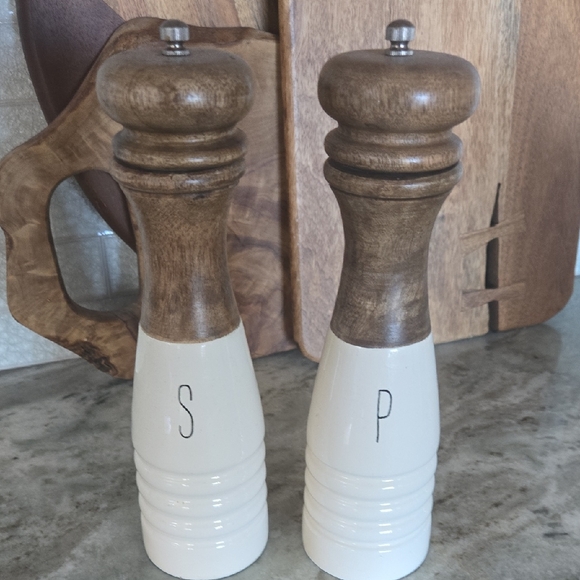 Mud Pie Other - Mud Pie Farmhouse Inspired S&P Mill Set, NWOT